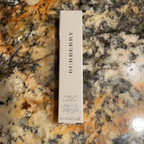 Burberry matte lip gloss New - Picture 3 of 7